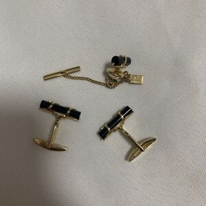 Men’s Set Of Black Bars Thin Design Quality Vintage EMMONS Cuff Links And Pin.